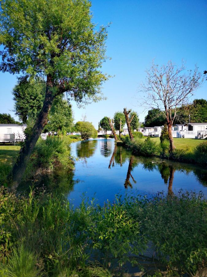 Lake Escape - Hoburne Cotswolds 南塞尔尼 外观 照片