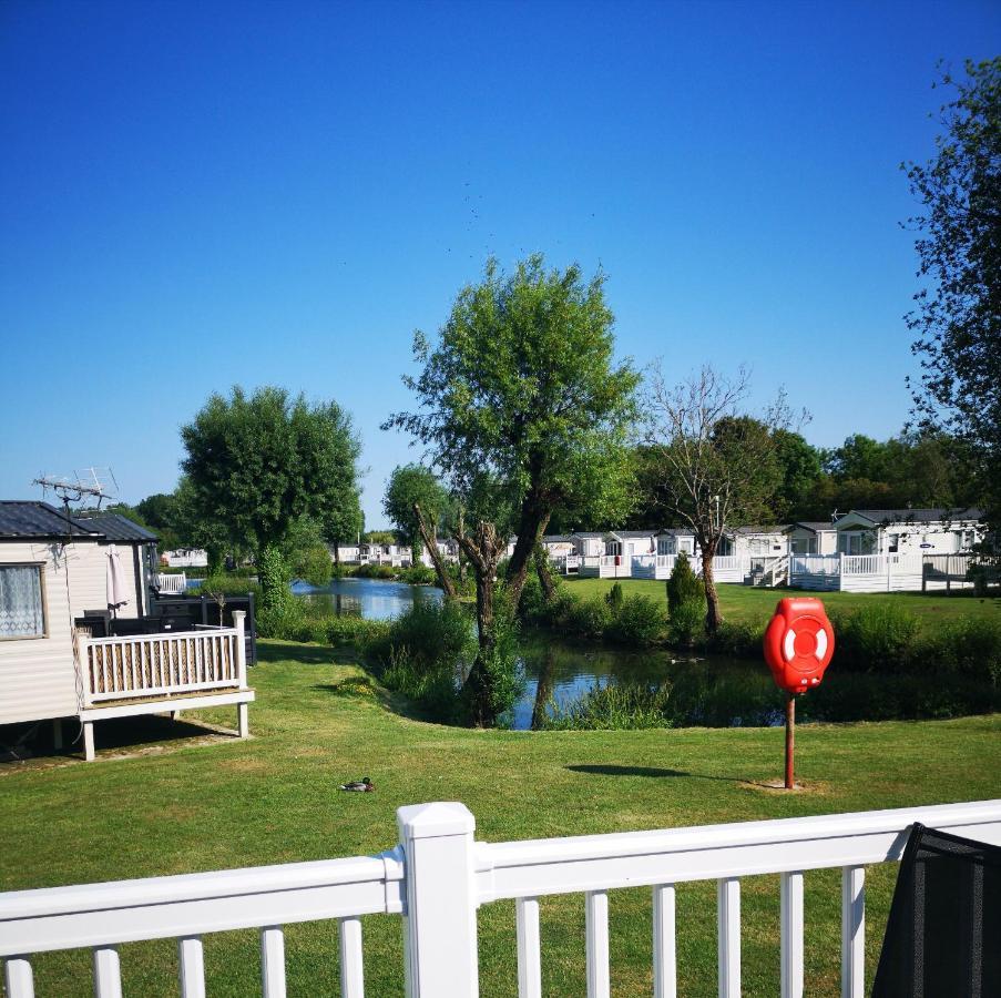 Lake Escape - Hoburne Cotswolds 南塞尔尼 外观 照片