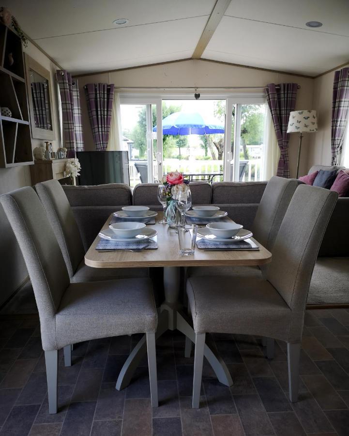 Lake Escape - Hoburne Cotswolds 南塞尔尼 外观 照片