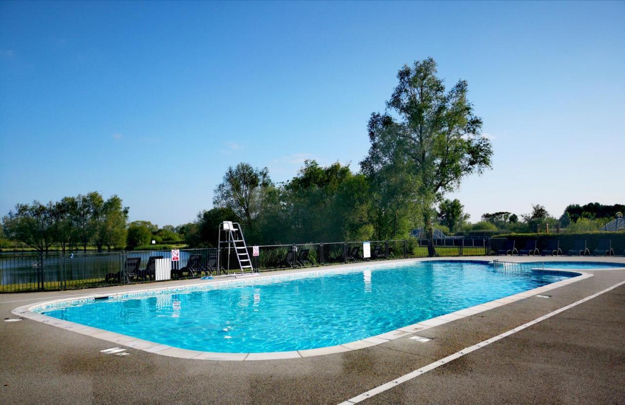 Lake Escape - Hoburne Cotswolds 南塞尔尼 外观 照片